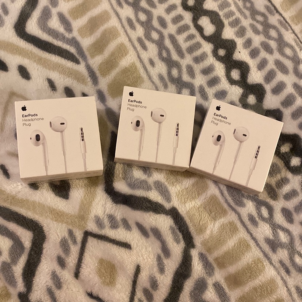 Apple EarPods headphone plug